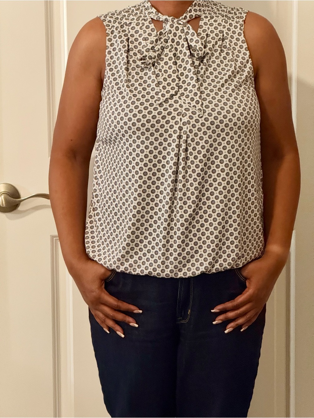 Max Studio White Sleeveless Tie-Neck Geo Print Shell
